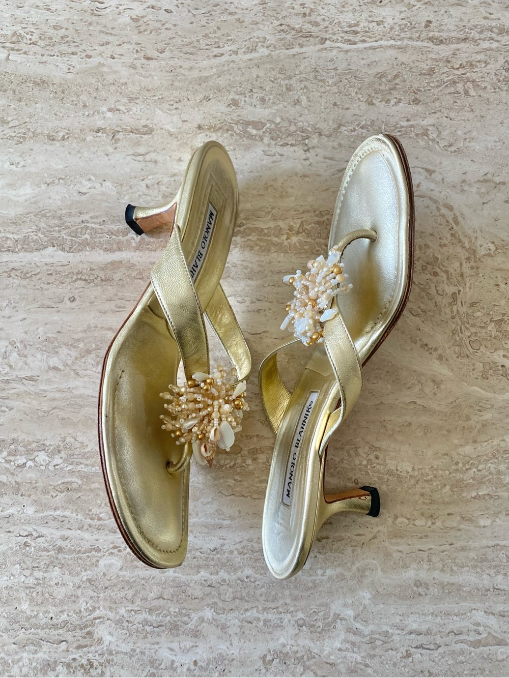 Vintage Manolo Blahnik Shell Bead Thong Sandal Heels - Picture 4 of 10